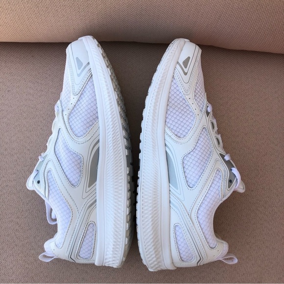 SKECHERS Women's GOrun Consistent White Leather Mesh Ultralight Running Shoes 9 - Picture 7 of 16